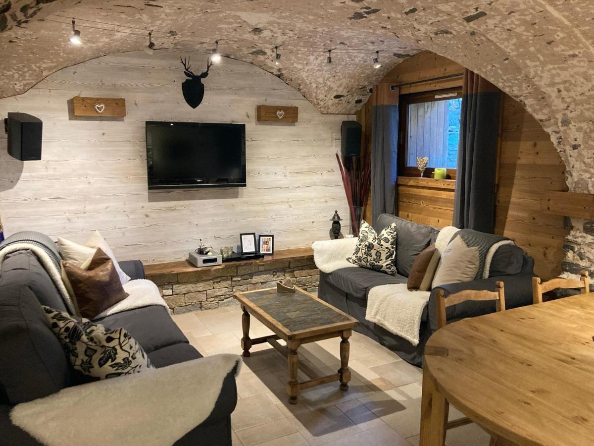 Two Bedroom Apartment La Voute, Chandon Near Meribel - Sleeps 4 Adults Or 2 Adults And 3 Children Les Allues Exterior foto